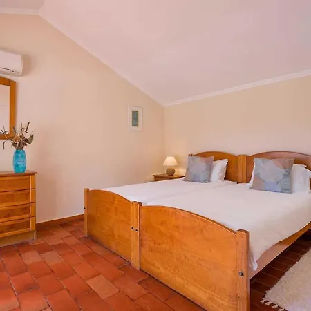 Sleeps 6 With Pool Air Con And Wifi Villa Vale do Lobo