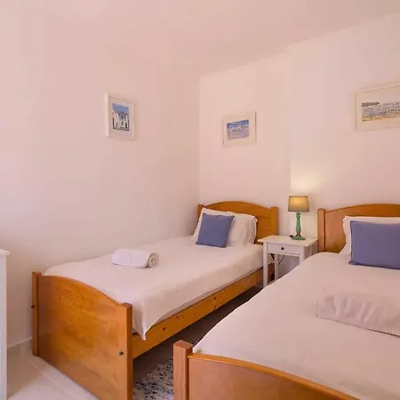 Sleeps 6 With Pool Air Con And Wifi Villa