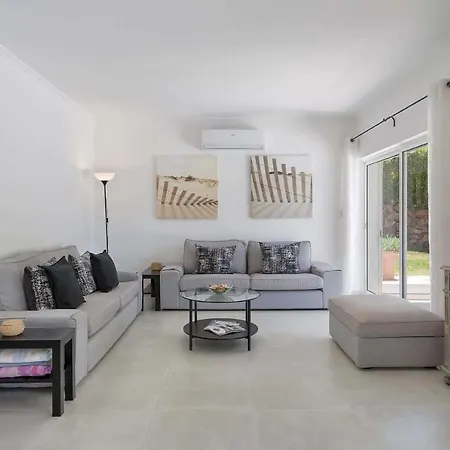 Sleeps 6 With Pool Air Con And Wifi Vale do Lobo