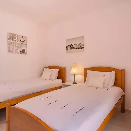 Villa Sleeps 6 With Pool Air Con And Wifi